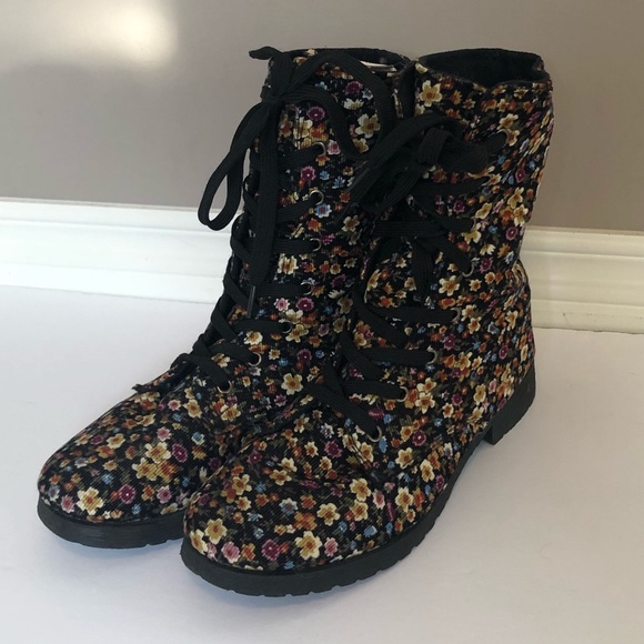 Women’s Floral Mid-Calf Boots - Picture 2 of 4